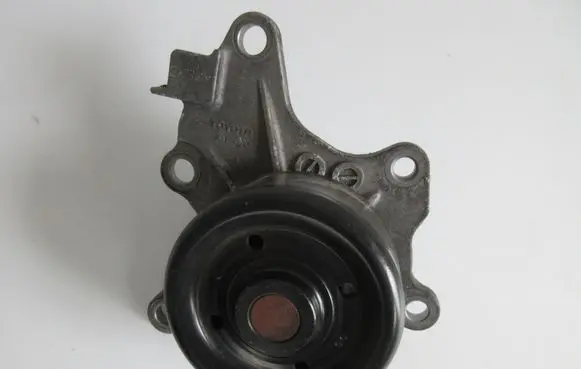 Toyota Auris E180 Water pump