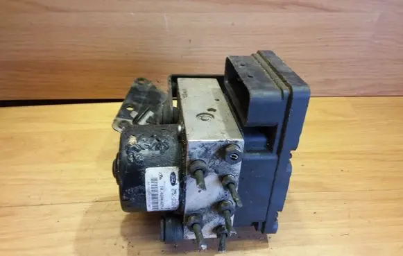 Ford Focus ABS Pump 2M512C285BC