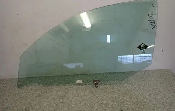 Nissan Almera N16 Sliding door window/glass 
