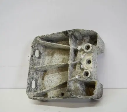 BMW 5 E60 E61 Engine mounting bracket 7010593