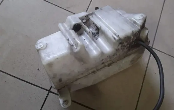 BMW 7 E65 E66 Windshield washer fluid reservoir/tank 61667148064
