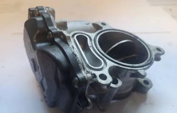 Volkswagen Golf VII Throttle body valve 05l128063e