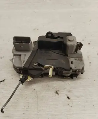 Citroen Xsara Picasso Front door lock (next to the handle) 