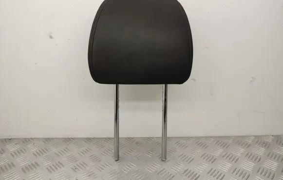 Hyundai i30 Front seat headrest 