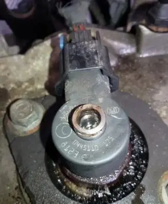 Opel Astra H Fuel injector 0445110175
