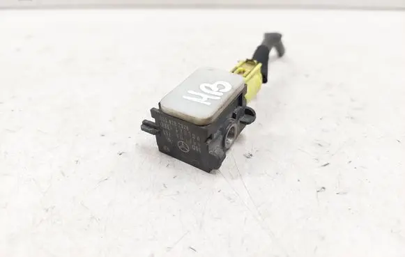 Mercedes-Benz R W251 Airbag deployment crash/impact sensor 0038202926 404364 130308