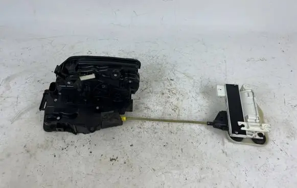 BMW X5 F15 Front door lock 7281948