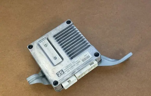 Toyota Auris 150 Gearbox control unit/module 89530-12250