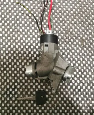 Mercedes-Benz Vito Viano W638 Ignition lock t901 1389