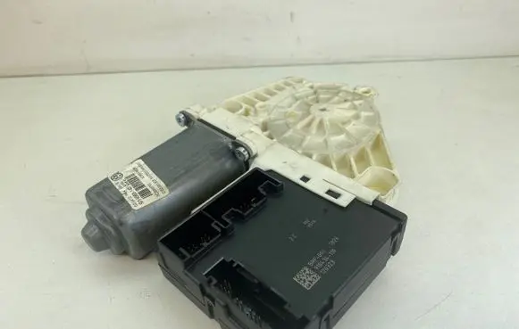 Volkswagen PASSAT CC Front door window regulator motor 3C0959792C 918434110 120323