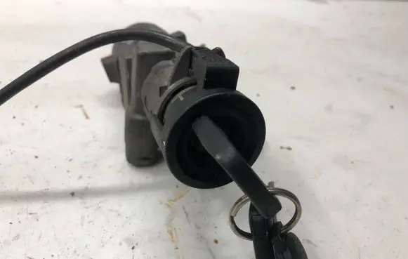 Volkswagen PASSAT B5.5 Ignition lock 4B0905851B