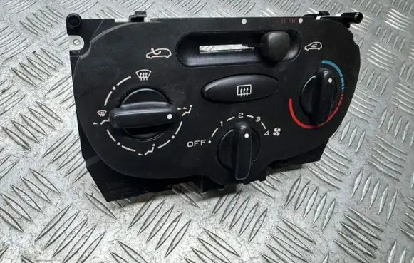 Peugeot 206 Climate control unit 1068901 3994180 BFC773