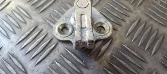Fiat Stilo Front door lock loop/hook striker 