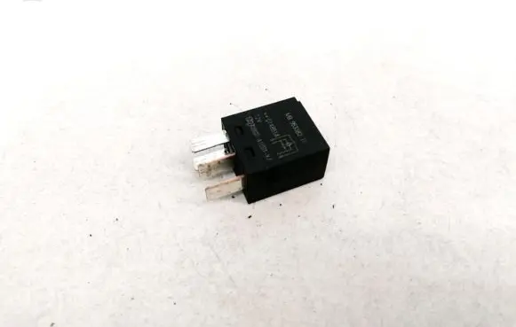 Volvo S40, V40 Other relay MB953382 014851A