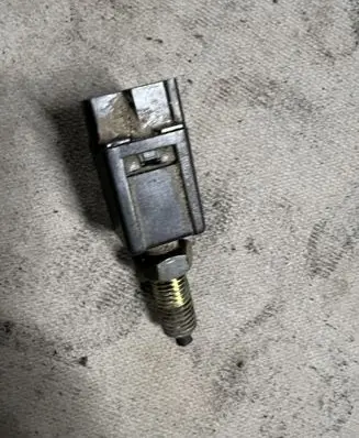 Opel Frontera B Clutch pedal sensor 