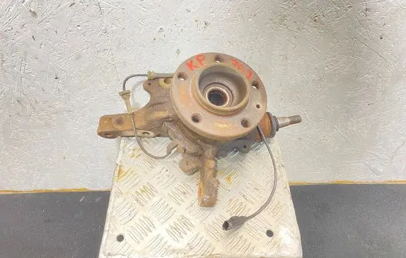 Opel Movano B Front wheel hub