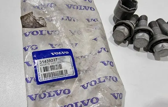 Volvo V60 Nuts/bolts 31439227 31439226