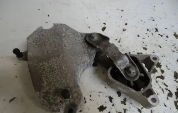 Mercedes-Benz B W246 W242 Engine mounting bracket POD246