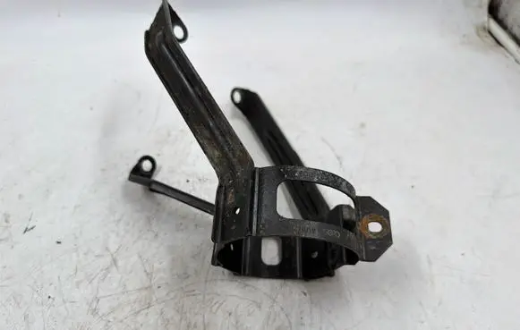 Audi A4 S4 B5 8D Fuel filter bracket/mount holder 8D0201987