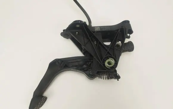 Volkswagen Tiguan Clutch pedal 5Q2721059