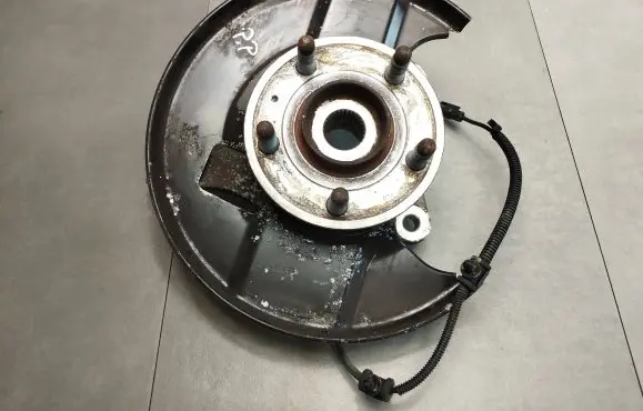 Opel Insignia A Front wheel hub spindle knuckle