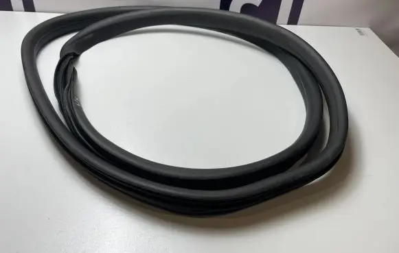 Volvo XC60 Rubber seal front coupe door 