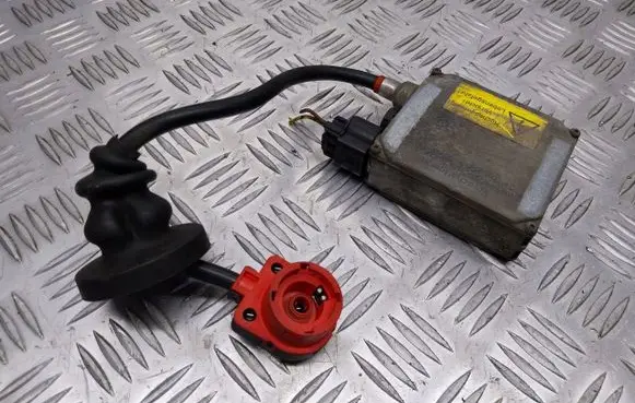 Opel Omega B2 Voltage converter/converter module 