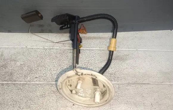 BMW 5 E60 E61 Fuel level sensor 6765849