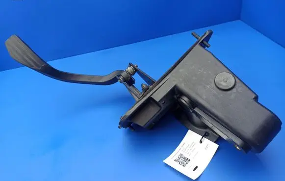 Jaguar XJ X308 Accelerator throttle pedal MNE5372AB D1U7A