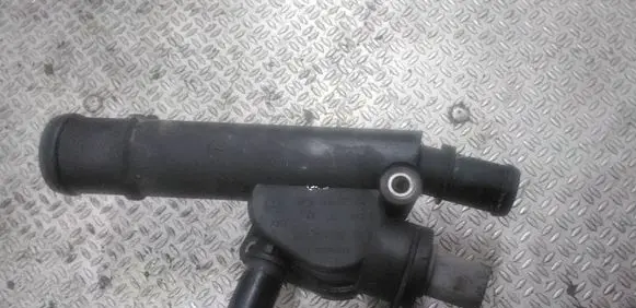 Volkswagen Touran I Engine coolant pipe/hose 038121132D