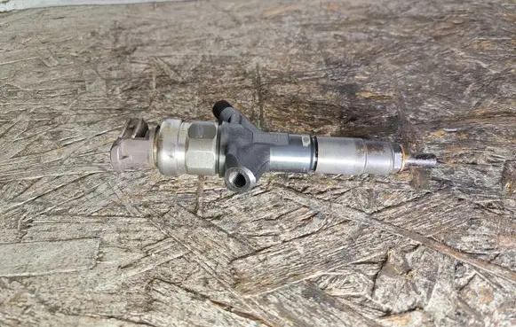Subaru Forester SH Fuel injector 16613AA020 08K08164