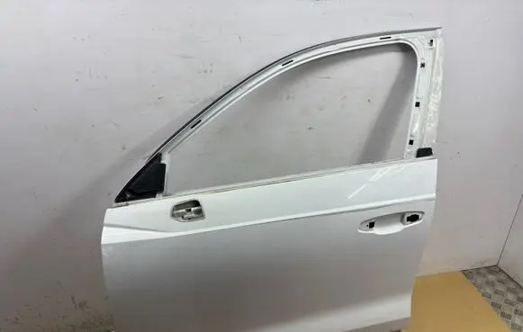 Audi Q3 F3 Front door