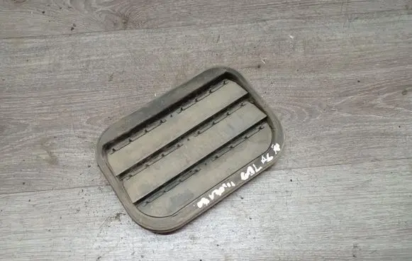 Volvo V70 Quarter panel pressure vent 31250723