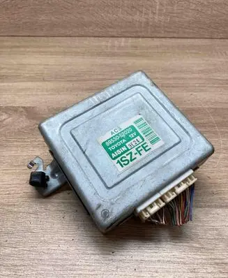 Toyota Yaris Engine control unit/module ECU 8953052020 1SZFE