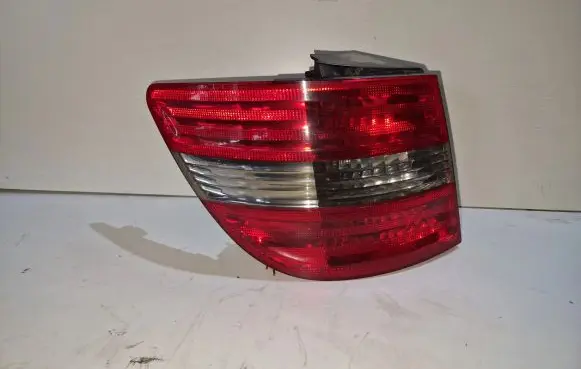 Mercedes-Benz B W245 Rear/tail lights A1698202564