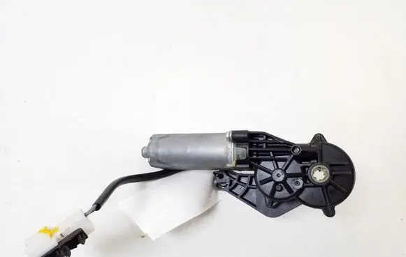 Mercedes-Benz E W211 Seat adjustment motor A0068205742