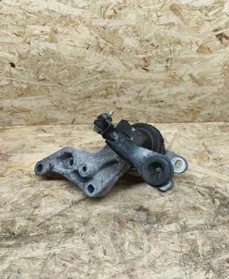 Opel Vivaro Engine mount bracket 165385971R