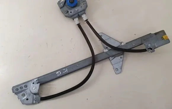 Rear door manual window regulator