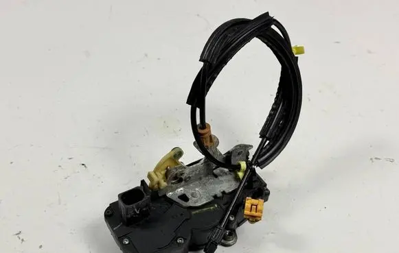 Cadillac Escalade Front door lock 15896624 15785124 15857629