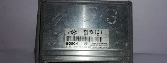 Volkswagen PASSAT B5 Engine control unit/module 0261206166