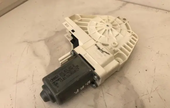 Audi A5 Sportback 8TA Front door window regulator motor 8T0959802B 1101965575250
