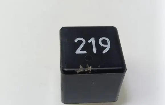 Audi A6 S6 C4 4A Other relay 443951253AA