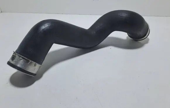 Volkswagen PASSAT B5.5 Intercooler hose/pipe 3B0145834M