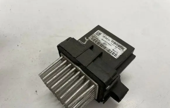 Opel Astra J Heater blower fan relay 13503201