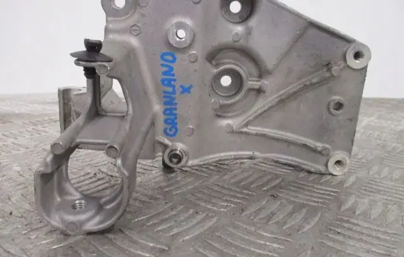 Peugeot Partner Engine mount bracket 9823598480