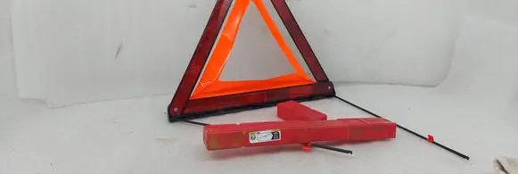 Audi Q3 F3 Emergency warning sign 8K0860251C