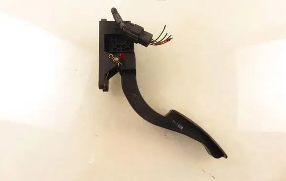 KIA Sorento Accelerator throttle pedal