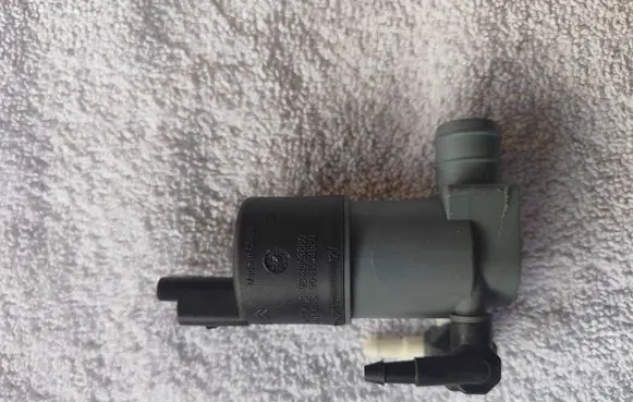 Nissan Almera Tino Windscreen/windshield washer pump 28920BU010