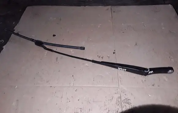 Volkswagen PASSAT B6 Windshield/front glass wiper blade 3C1955410B