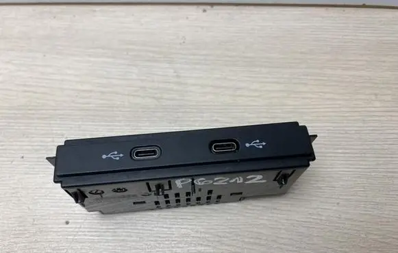 Volkswagen Tiguan USB socket connector 5NA035736